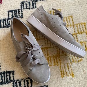 Vionic women grey shade sneakers